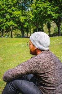 Photographe portrait famille Loiret en séance lifestyle en plein air